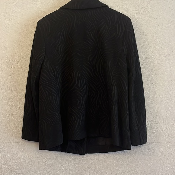 Versatile black blazer - Picture 3 of 5